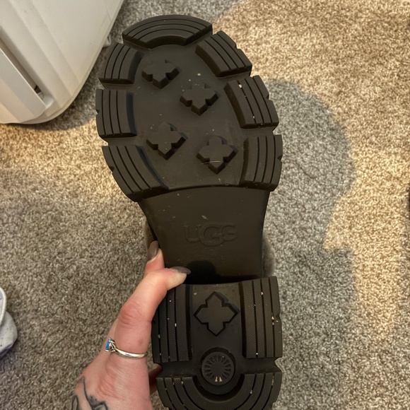 UGG womens size 8 1/2 brooklyn sunburst fashion boots. Worn once - Picture 2 of 5